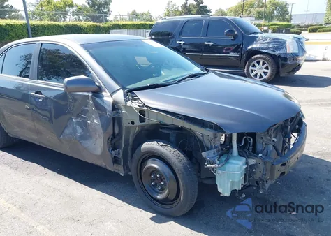 2010 Toyota Camry Hybrid z USA, uszkodzony, nr VIN 4T1BB3EK5AU117111